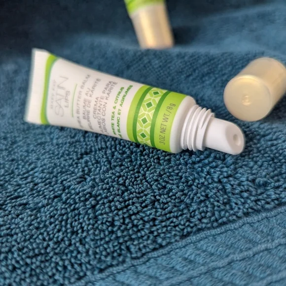 Mary Kay Satin Lips Shea Butter Balm - Green and White - Picture 2 of 6